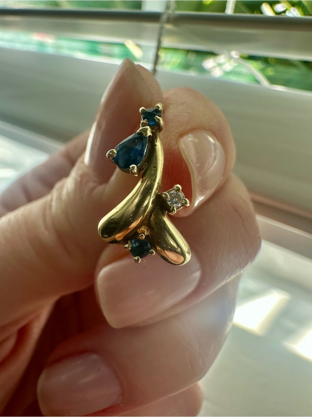 Vintage 18k yellow gold Earrings with blue sapphires and diamonds. Stamped 750.
